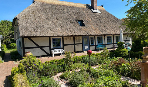 Bauernhaus mit Reetdach in MV