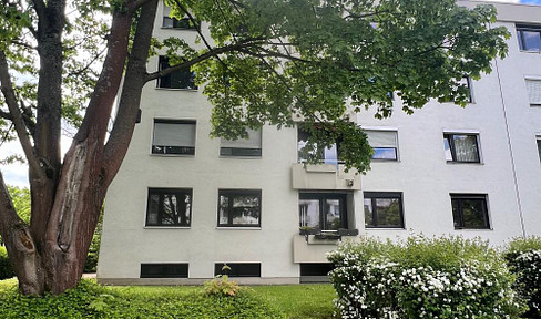 Vollmöbliertes und großes WG-Zimmer in zentraler Lage in Karlsruhe mit eigenem Balkon