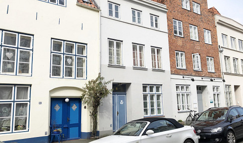 Summer on the old town island! Cozy 2-room DG in the Malerwinkel :-)