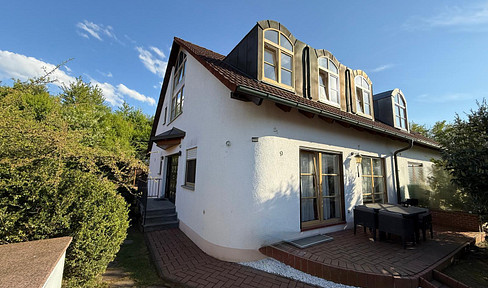 Free of commission - Sunny semi-detached house for owner-occupation or as a 2-3 party house