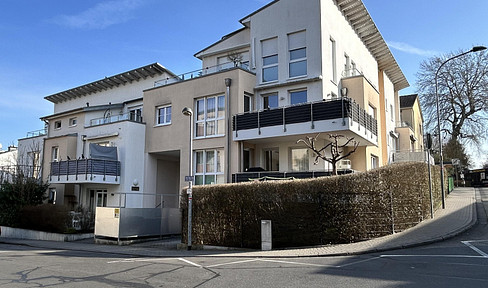 Kleine 2 ZKB Penthouse-Wohnung mit hochwertiger Einbauküche