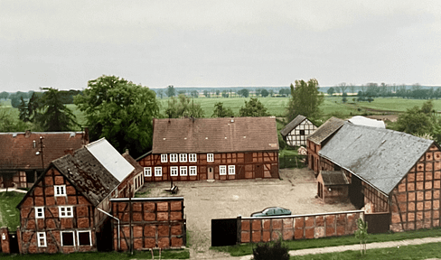 Bauernhof mit Schweine-/Schaf- und Pferdeställen in Höwisch