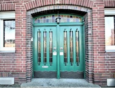 Charming 5-room apartment in an old building with south-facing balcony in the center of Viersen
