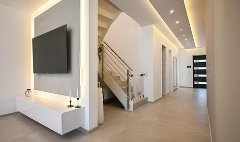Semi-detached house with garden in a perfect location: peace and quiet and close to the center
