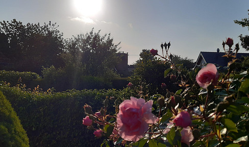 2-bed women's shared apartment lovely garden, pool, private atmosphere, sunny