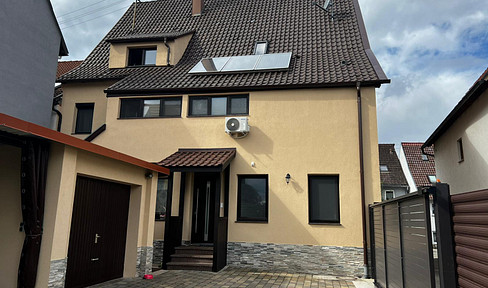 RENOVATED TWO-FAMILY HOUSE IN 72186 EMFINGEN DIRECTLY ON THE HIGHWAY WITHOUT COMMISSION
