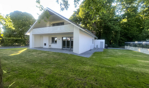 Einmaliges Zweifamilienhaus im Grünen mit Garage