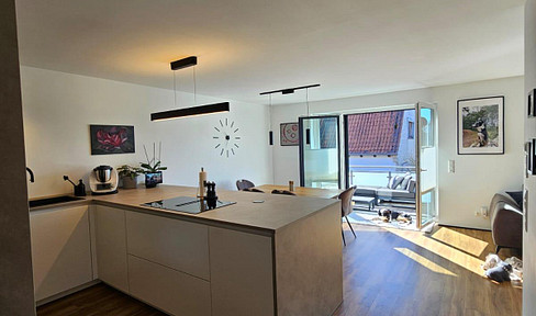 Neuwertige helle 3 Zimmer Wohnung mit Süd-Balkon