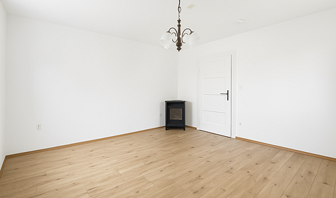 2 rooms. Top location. Your new home!