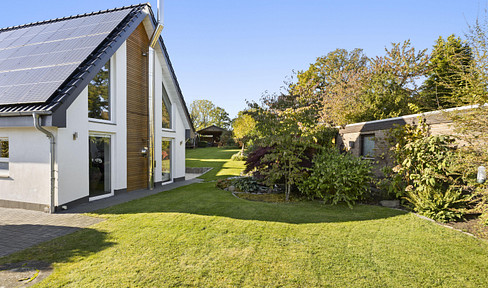 Exclusive gem on the east bank: stylishly renovated semi-detached house for two