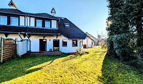 Steinberg: Semi-detached house with EBK, air conditioning and garden in a play street near the forest
