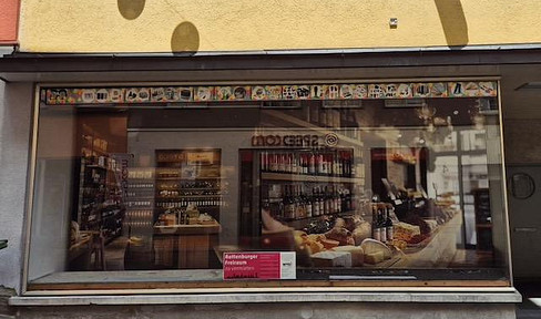 Commercial space with large glass front in top location - incl. additional rooms on the upper floor/ground floor