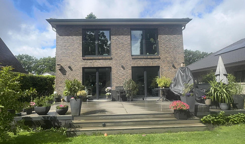 Townhouse villa with beautiful garden at the airport