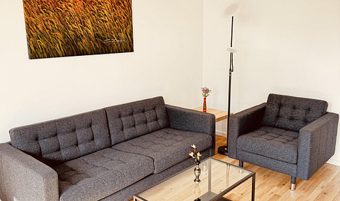 Neuwertige Zweizimmer-Wohnung (56 qm), voll möbliert und komplett ausgestattet.