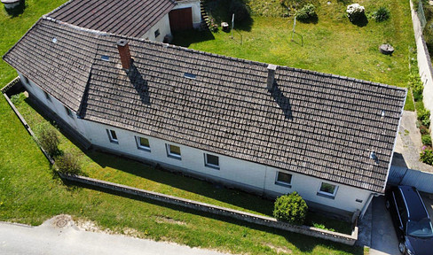 Haus mit großem Garten am Land