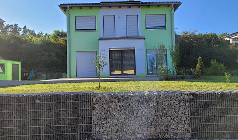 Modern, well-kept detached house (solid construction) in a quiet location
