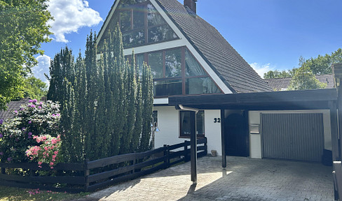 Family idyll by the mill pond - Spacious detached house with studio, balcony and garden