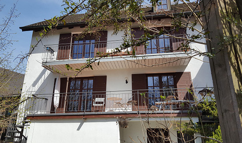 Helle, ruhige 2,5 Zi. - Whg., stadtnah mit Balkon