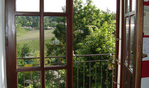 Bright, quiet 2.5 room apartment, close to the city with balcony