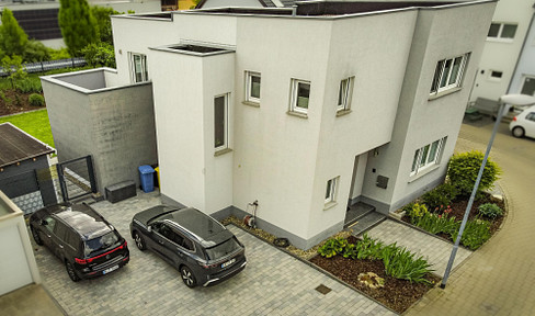 Modern detached house incl. large plot