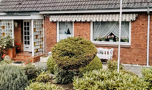 End terraced house in cul-de-sac location