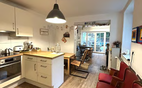 Moderne 4-Zimmer-Wohnung mit Terrasse und Garten im Frankenberger Viertel