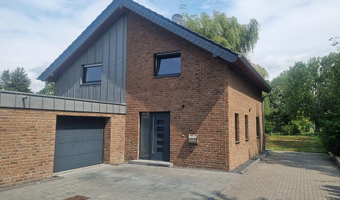 Detached house with large garden and garage