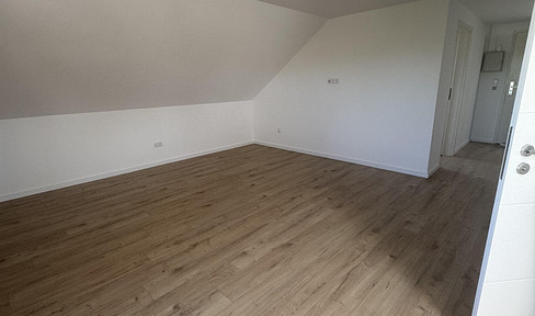 Kernsanierte Dachgeschosswohnung inklusive Küche und Klimaanlage