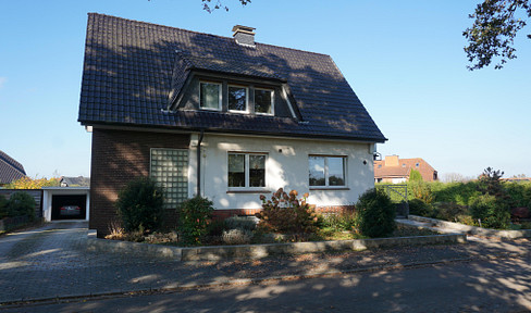 Unique opportunity: detached/two-family house with large garden