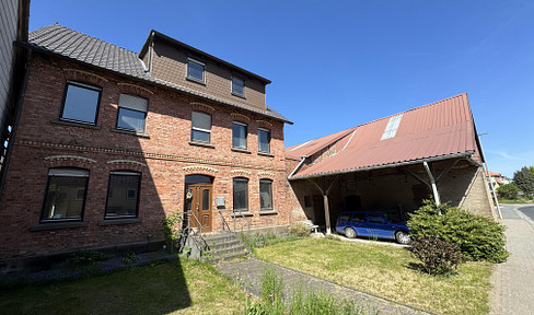 Farmhouse with barn, large garage and meadow for craftsmen