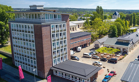 Striking office unit with portholes 292.5 m²