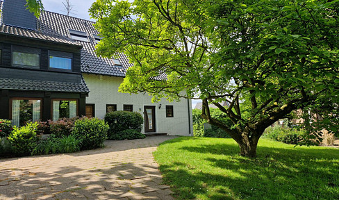 Modernized residential gem with garden, 2 terraces & garage - Empelerstraße 3, Rees