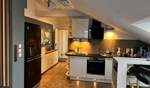 Attractive furnished 2-room top floor apartment with lux. Interior incl. TG and cellar