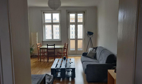 Own use (9 months): Great 3-room balcony apartment in an old listed building, district heating, floorboards