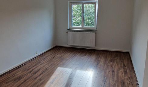 SHARED ROOM in light-flooded, beautiful 2-room rental apartment
