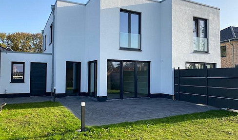 Semi-detached house for rent in new development area