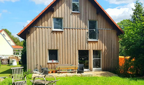 Holzhaus mit Traumgarten