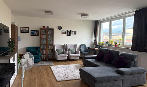 Bad Homburg Louisenstraße: schöne 4 ZKB und Balkon, saniert