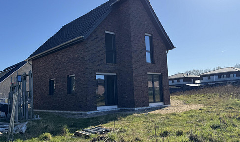 Houses with exclusive lake views for sale!