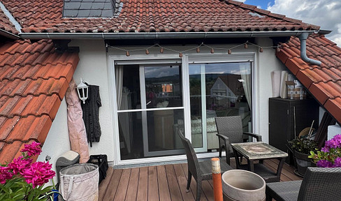 DG Wohnung mit großer Terrasse + 2 PKW-Stellplätze