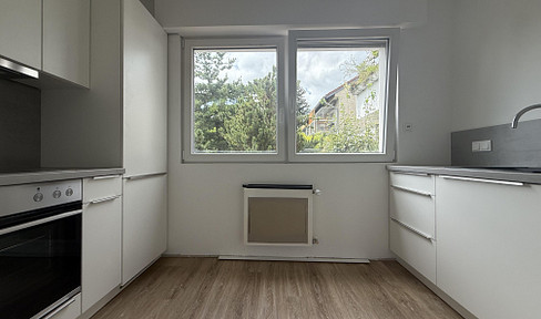 First-time occupancy after core renovation: Modern 3-room apartment with kitchen, parking space, balcony & garden
