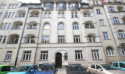 Johannstadt: Beautiful 4-room apartment with wooden floorboards, lateral view of the Elbe A31 4th floor right E9
