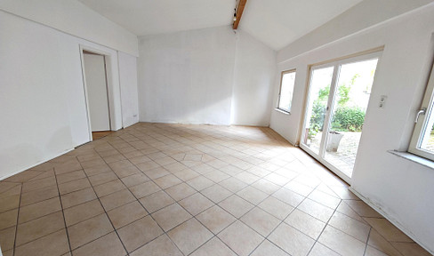 Beautifully located rear building can be used as a versatile storage and storage area
