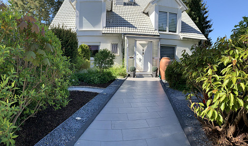 Attractive detached house with granny apartment in a prime location in Taunusstein.
