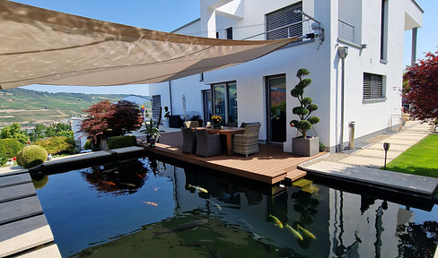 Luxury property in a prime location, offering a price advantage of €1 million compared to current manufacturing costs.