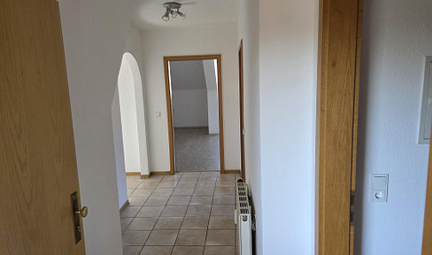 Schöne helle 3-Zimmer Wohnung im 2.OG. mit Stellplatz
