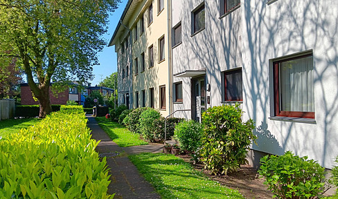 Commission-free 4 room ground floor apartment in Rondorf with balcony and 2 cellars renovated ready for immediate occupancy