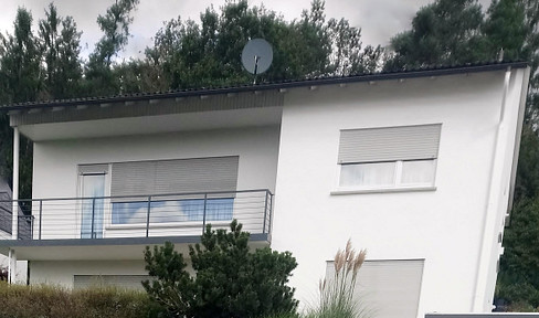 Von privat zu verkaufen! Einfamilienhaus mit Einliegerwohnung in der naturnahen Lage.