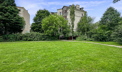 First occupancy renovated 2-Z. apartment in Wilhelminian style building with direct access to the park