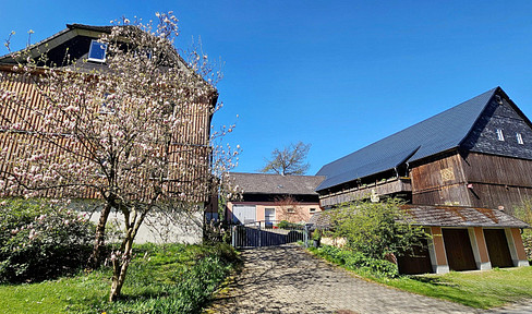 Modernized and energy-efficiently renovated farmhouse with a plot of 7,000 square meters, and optionally with 2 hectares of meadowland.